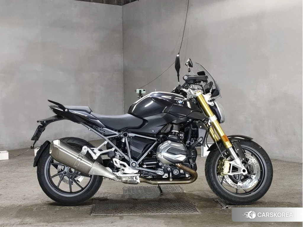 Проданный BMW R1200R 2017 из Японии