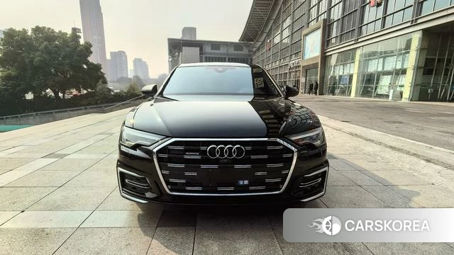 Audi A6L 2022 Черный из Китая