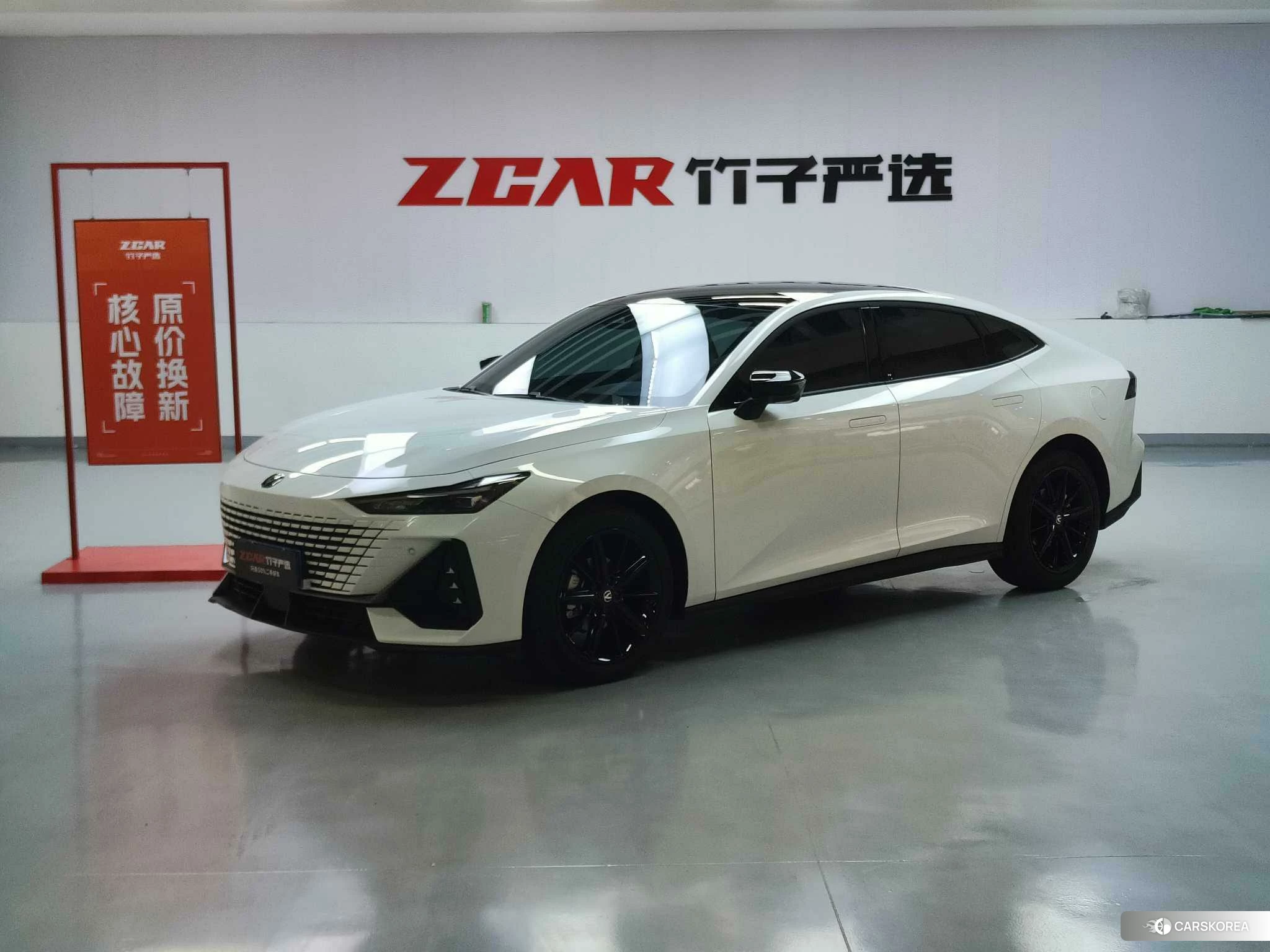 Chang'an UNI-V 2023 Белый из Китая