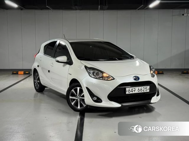 Toyota Prius C 2019 Жемчужный цвет из Кореи