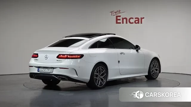 Mercedes-Benz E-Class W213 2023 Белый из Кореи