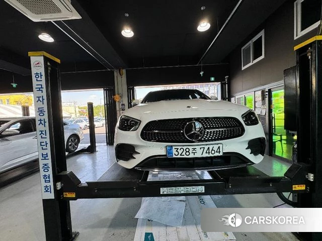 Mercedes-Benz E-Class W213 2022 Белый из Кореи