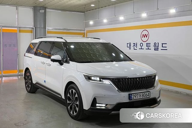 Kia Carnival 4th generation 2023 Белый из Кореи