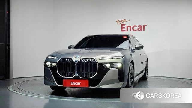 BMW 7 Series (G70) 2023 Песочный из Кореи