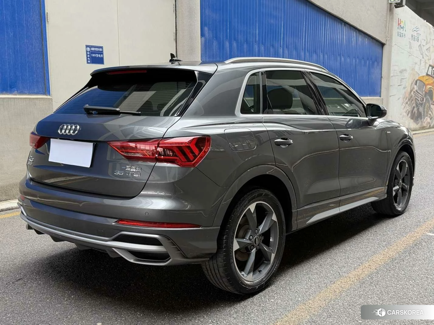 Audi Q3 2022 Серебристо-серый из Китая
