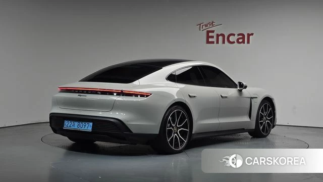 Porsche Taycan 2023 Серебристо-серый из Кореи