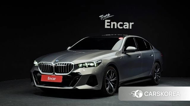 BMW 5 Series (G60) 2025 Песочный из Кореи