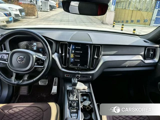 Volvo XC60 2018 Белый из Китая
