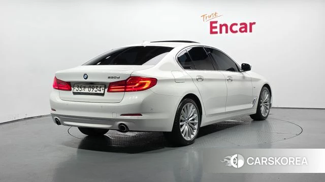 BMW 5 Series (G30) 2018 Белый из Кореи