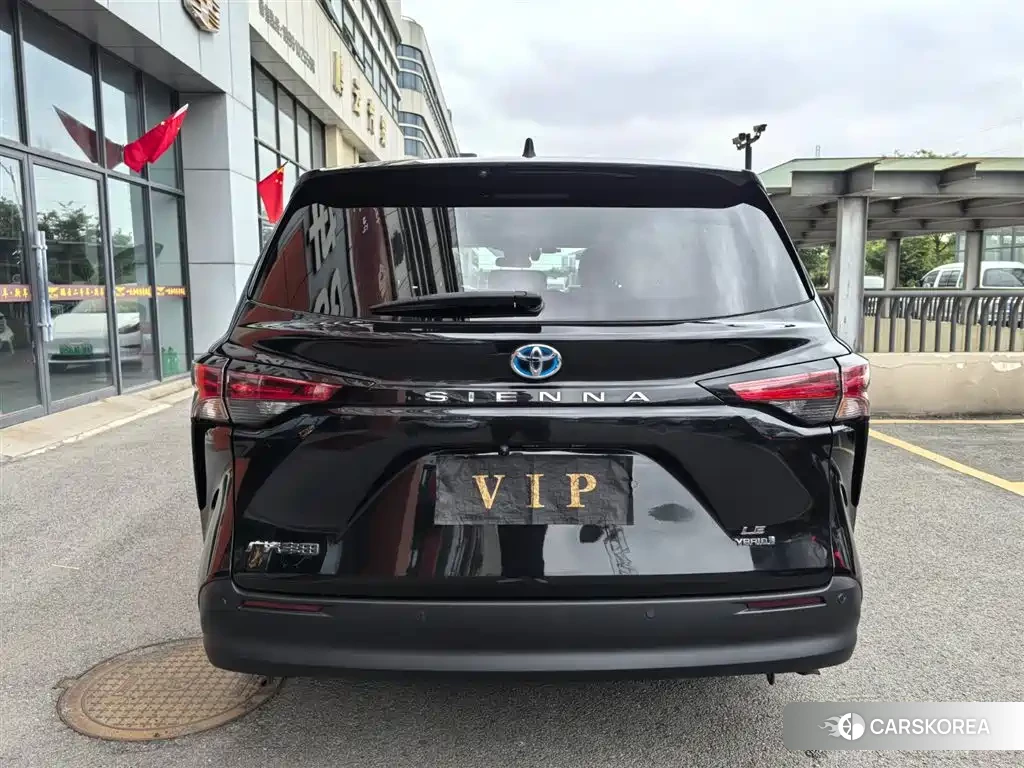 Toyota Sienna 2022 Черный из Китая