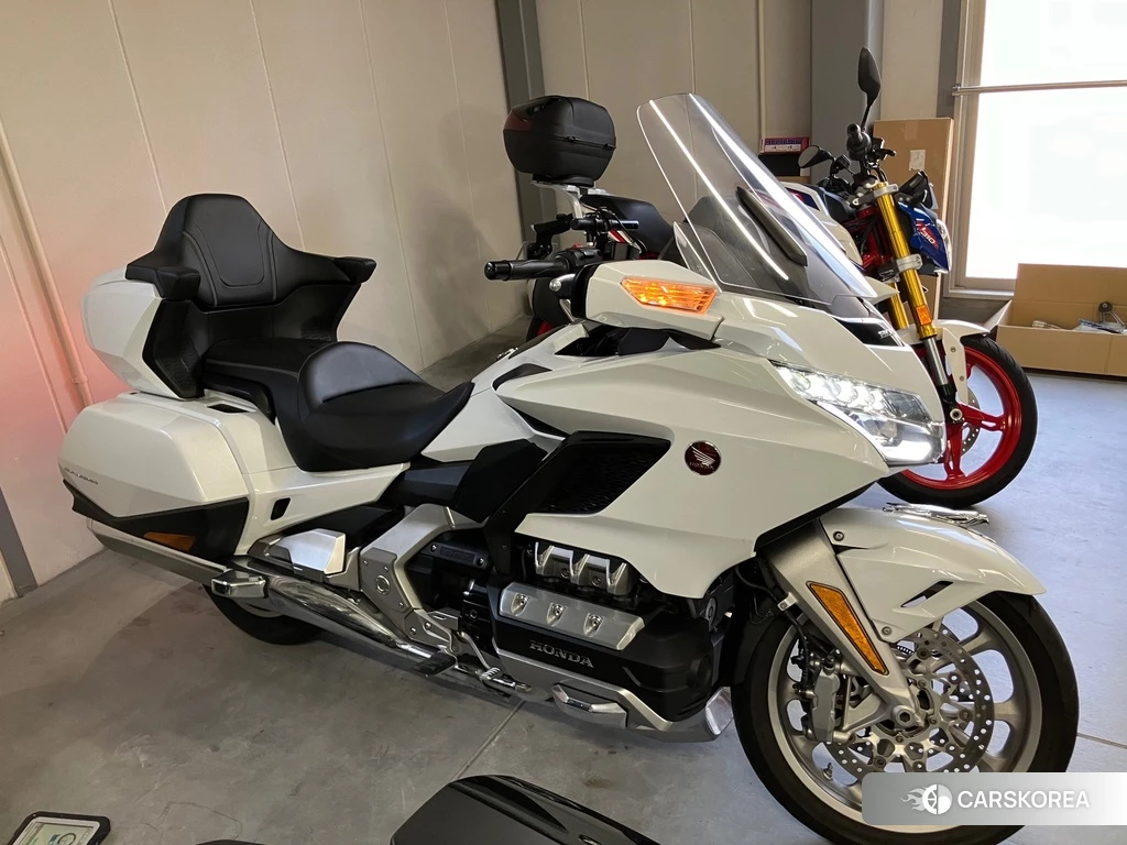 Проданный Honda GL1800 TOUR DCT 2018 из Японии