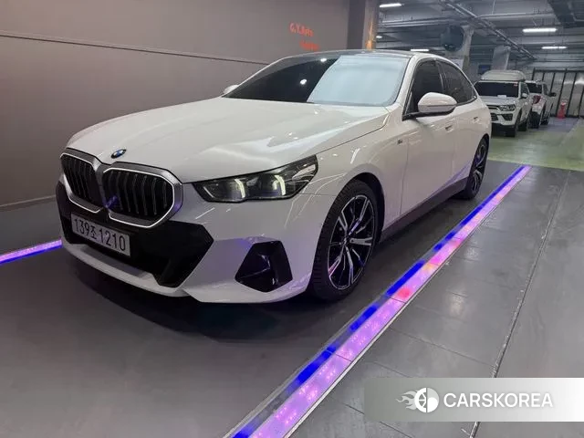 BMW 5 Series (G60) 2025 Белый из Кореи