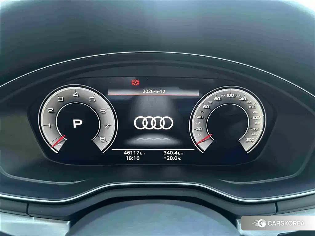Audi A4L 2022 Silver/gray из Китая