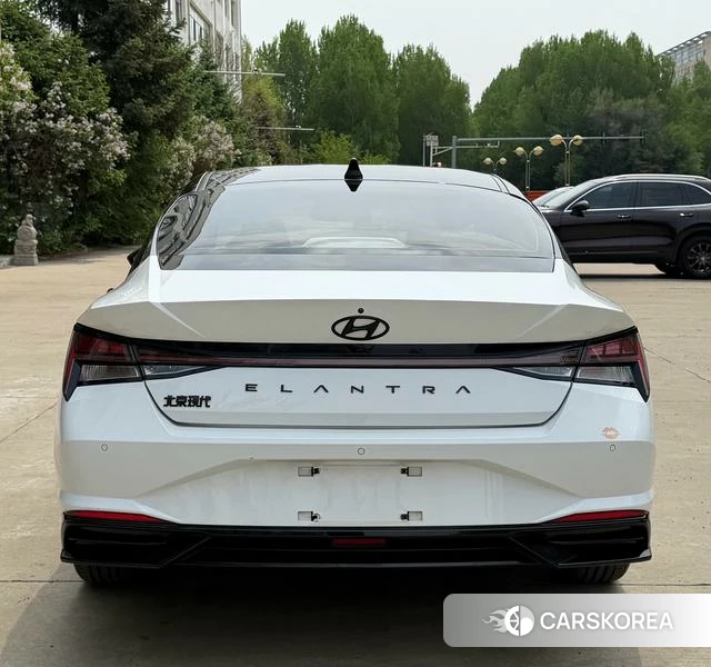 Hyundai Elantra 2021 Белый из Китая