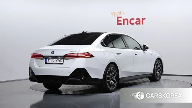 BMW 5 Series (G60) 2024 Белый из Кореи