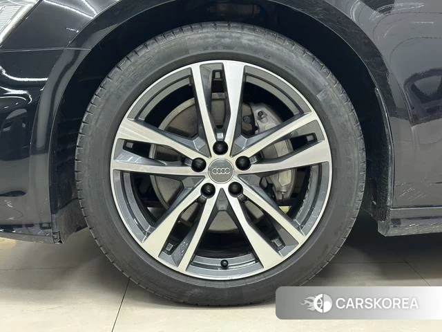 Audi A6L 2021 Черный из Китая