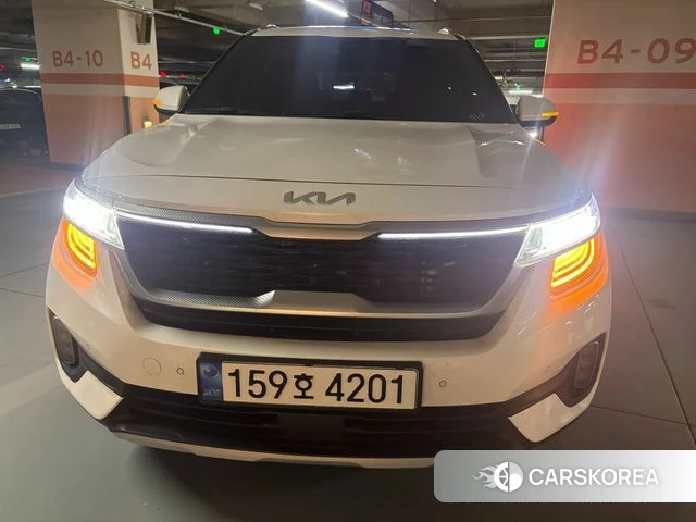 Kia Seltos 2022 Белый из Кореи