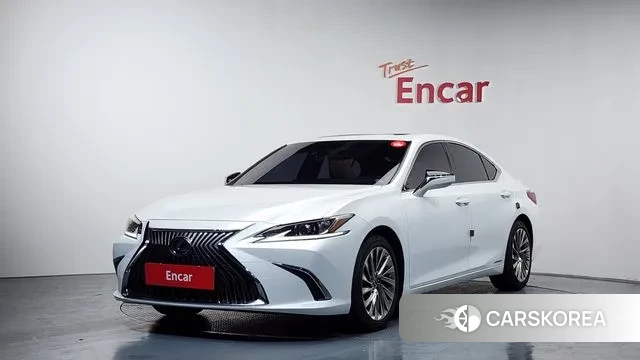 Lexus ES300h 7th generation 2018 Белый из Кореи