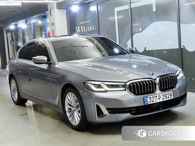 BMW 5 Series (G30) 2023 Серебристо-серый из Кореи