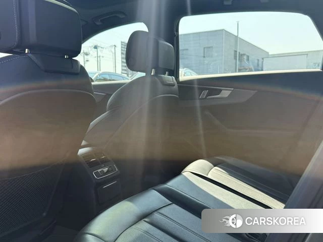 Audi A4L 2024 Темно-серый из Китая