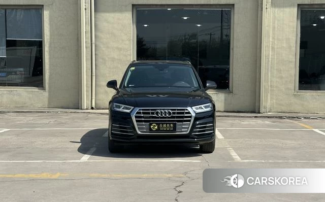 Audi Q5L 2019 Черный из Китая