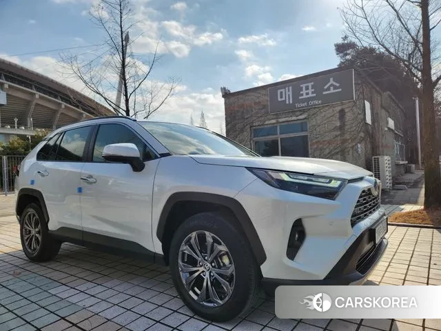 Toyota RAV4 5th Generation 2023 Белый из Кореи