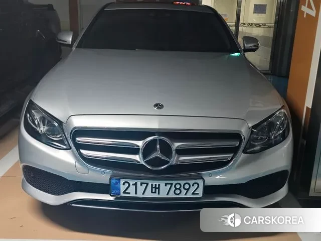 Mercedes-Benz E-Class W213 2018 Серебряный из Кореи