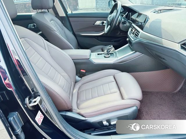 BMW 3 series 2021 Черный из Китая