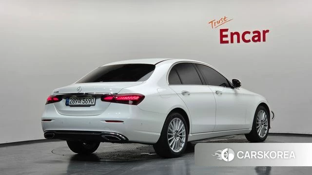 Mercedes-Benz E-Class W213 2021 Белый из Кореи