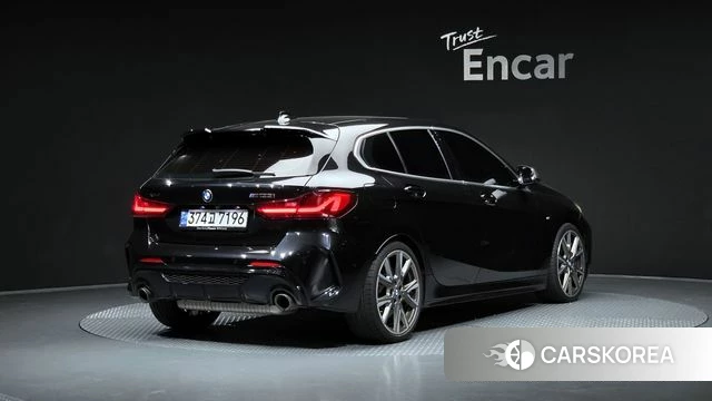BMW 1 Series (F40) 2023 Черный из Кореи