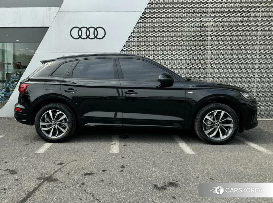 Audi Q5L 2023 Черный из Китая