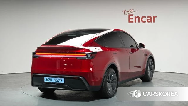 Tesla Model Y 2025 Красный из Кореи
