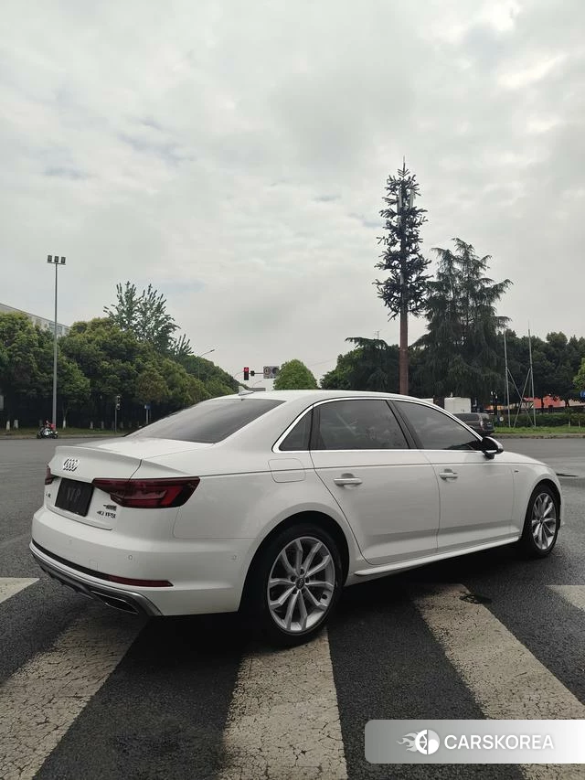 Audi A4L 2019 Белый из Китая