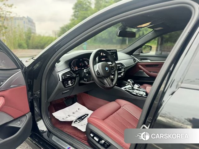 BMW 5 series 2022 Черный из Китая