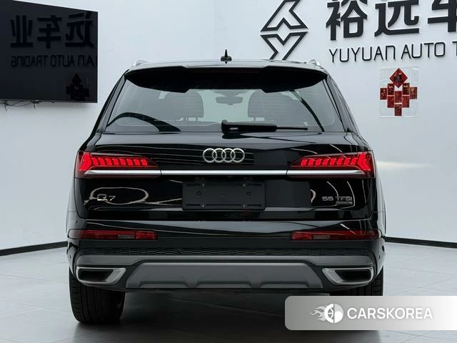 Audi Q7 2021 Черный из Китая