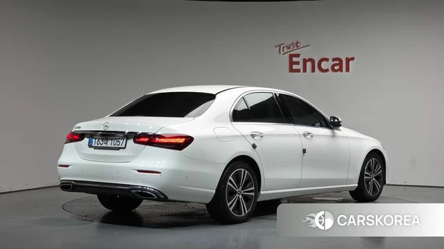Mercedes-Benz E-Class W213 2020 Белый из Кореи