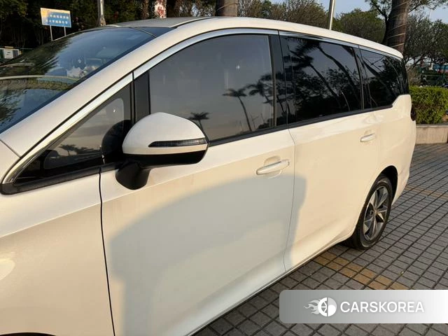 GAC Trumpchi Trumpchi M6 2022 Белый из Китая