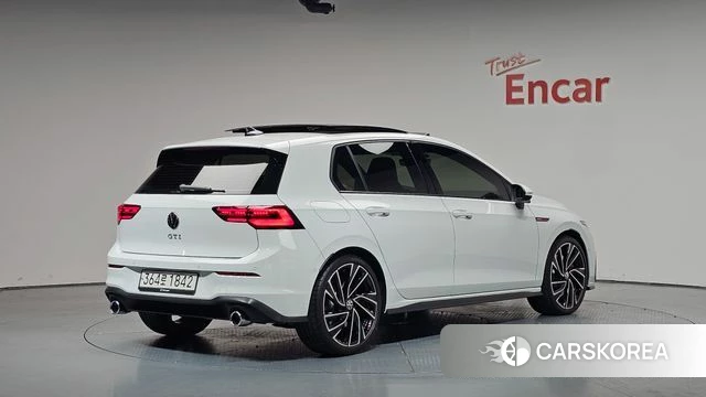 Volkswagen Golf 8th Generation 2024 Белый из Кореи