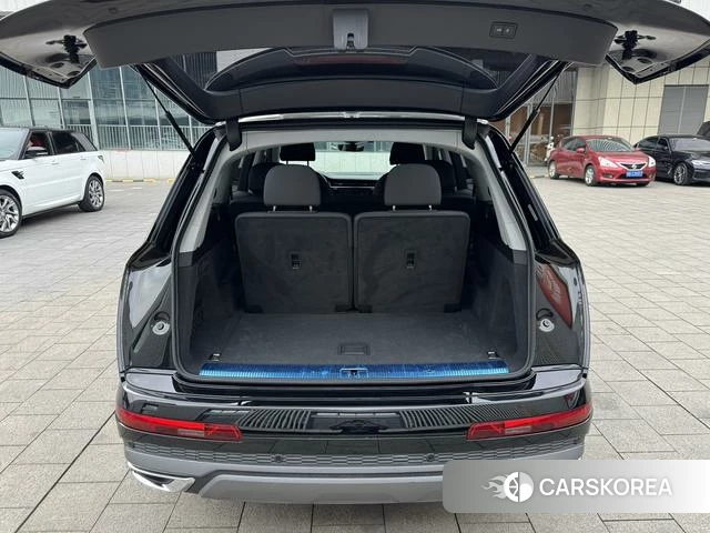 Audi Q7 2023 Черный из Китая