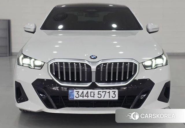BMW 5 Series (G60) 2025 Белый из Кореи