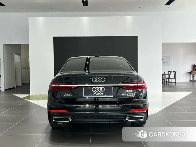 Audi A6L 2022 Черный из Китая