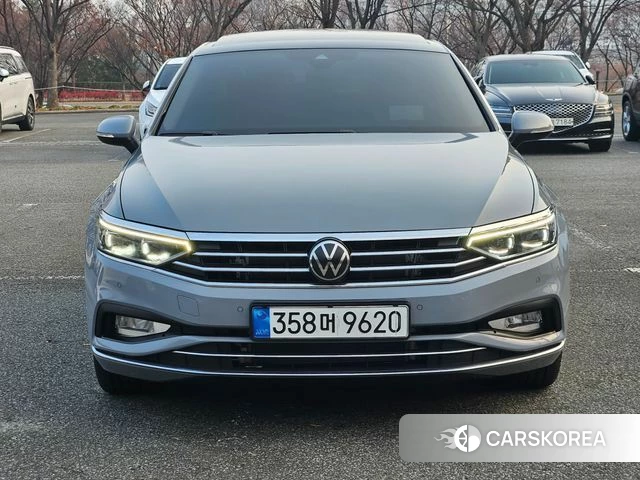 Volkswagen Passat GT (B8) 2022 Серебристо-серый из Кореи