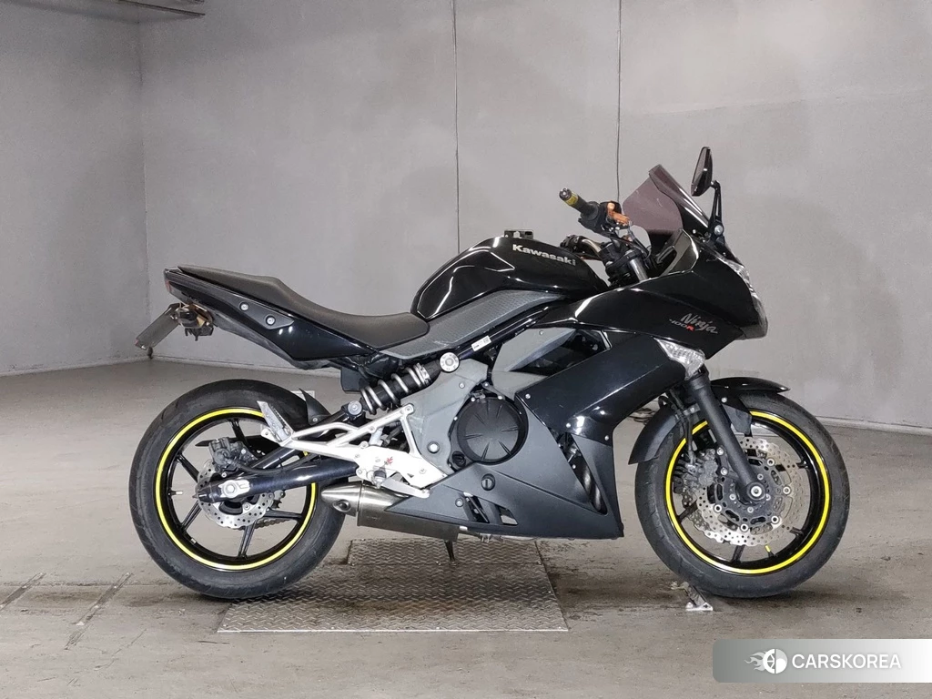 Проданный Kawasaki NINJA 400R 2011 из Японии