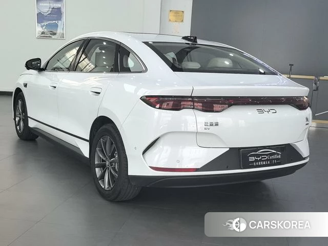 BYD Qin L EV 2025 Белый из Китая