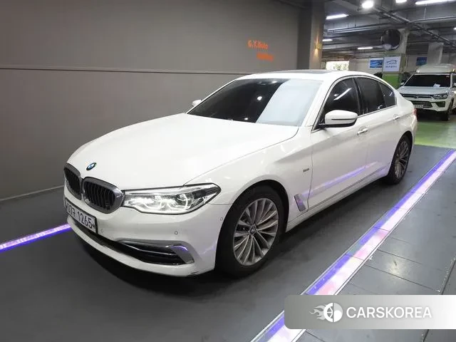 BMW 5 Series (G30) 2018 Белый из Кореи