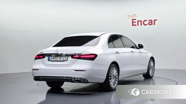 Mercedes-Benz E-Class W213 2021 Белый из Кореи