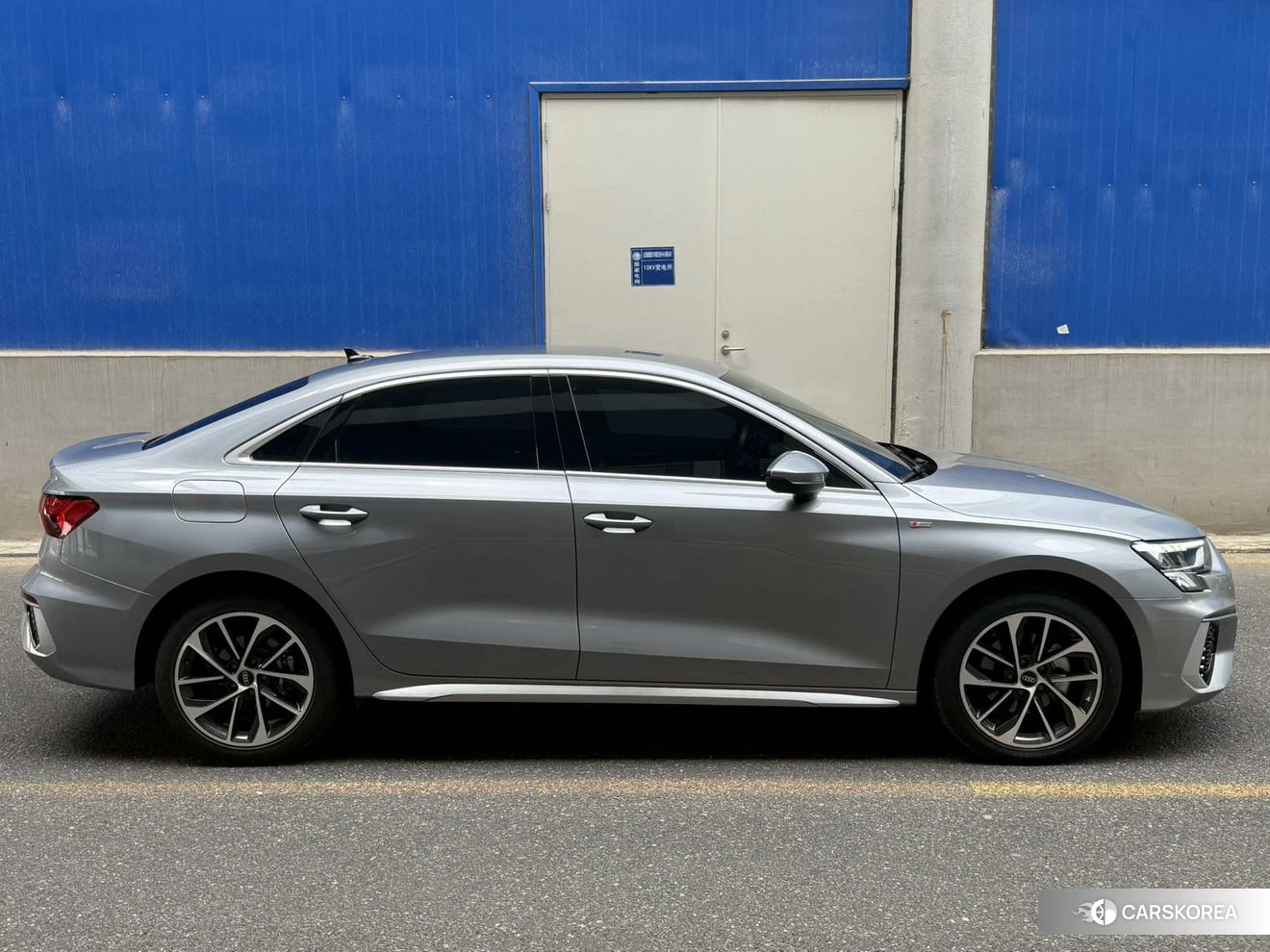 Audi A3 2023 Темно-серый из Китая