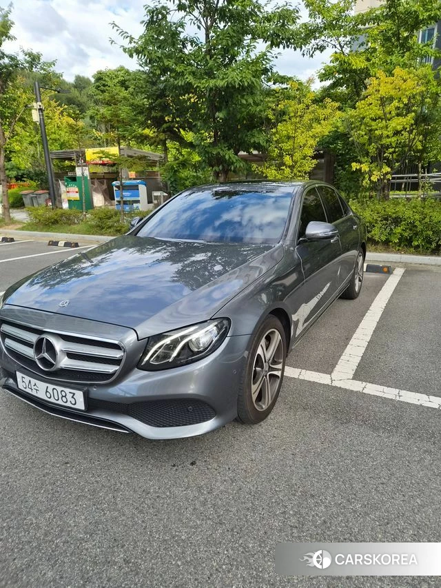 Mercedes-Benz E-Class W213 2018 Серебристо-серый из Кореи