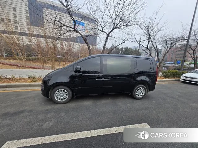 Hyundai Staria 2025 Черный из Кореи