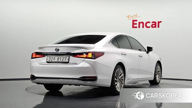 Lexus ES300h 7th generation 2019 Белый из Кореи